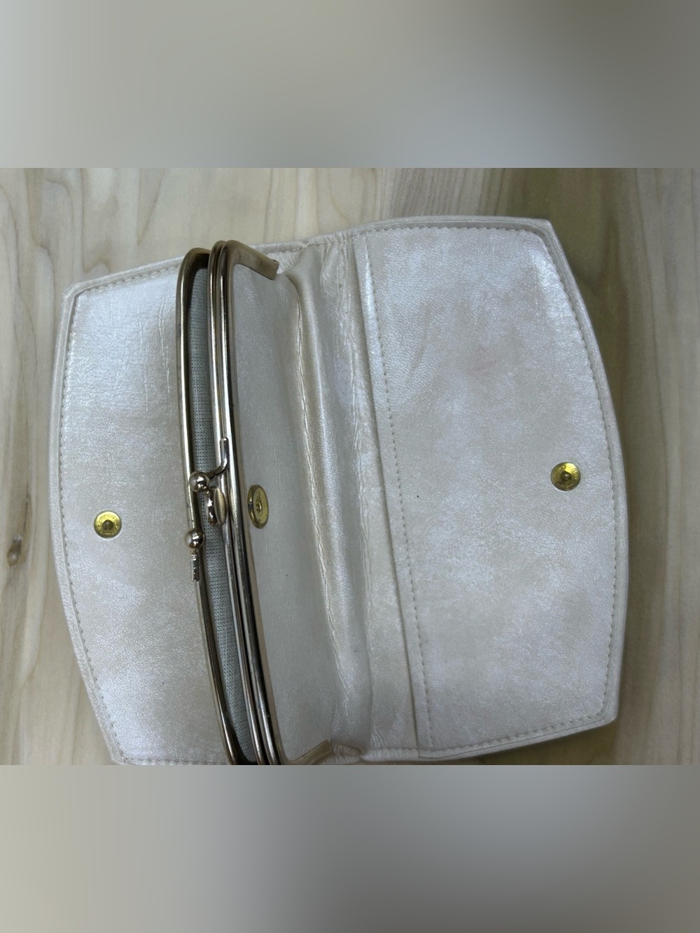 Vintage Cream Embroidered Clutch - Kiss Clasp - Picture 7 of 7